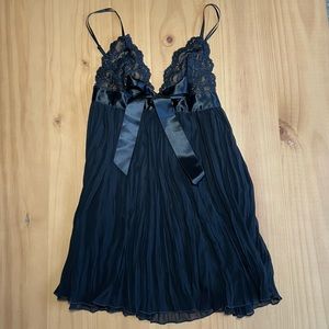 NWOT: Victoria’s Secret, size Small: black ruffle babydoll with bow